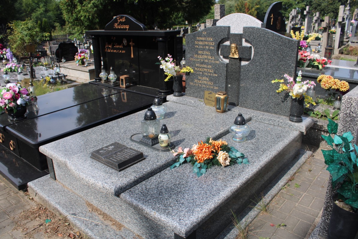 Tomek Makowski Pęcice - Grobonet - Wyszukiwarka osób pochowanych