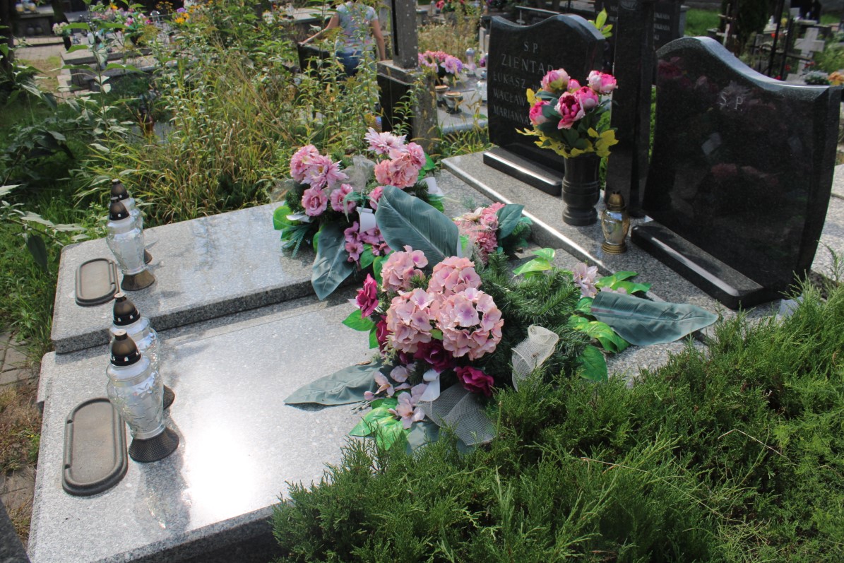 Łukasz Zientara Pęcice - Grobonet - Wyszukiwarka osób pochowanych