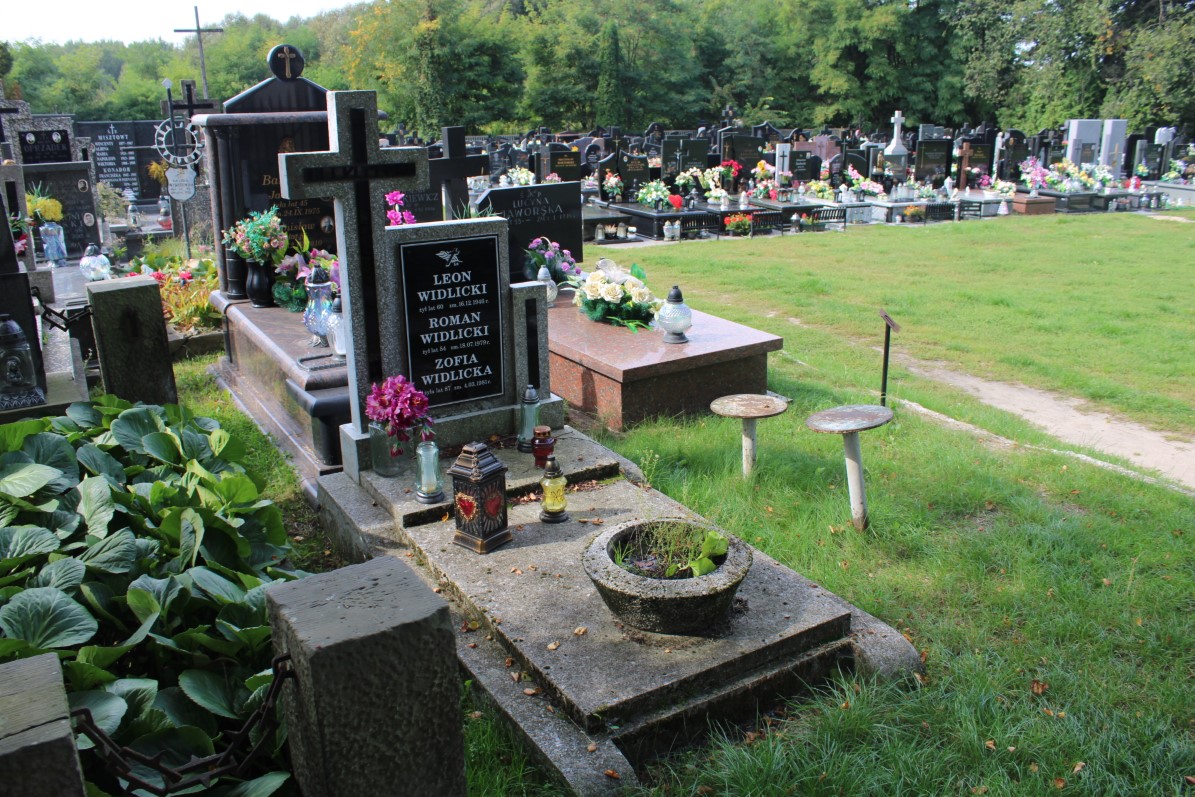 Leon Widlicki Pęcice - Grobonet - Wyszukiwarka osób pochowanych